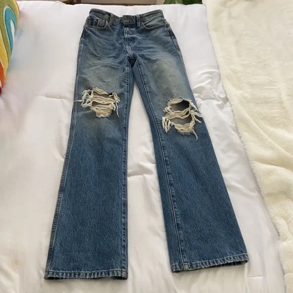 KHAITE Danielle Jeans Portland size 25 like new
Made in USA super high rise ⭐️ - Picture 3 of 13